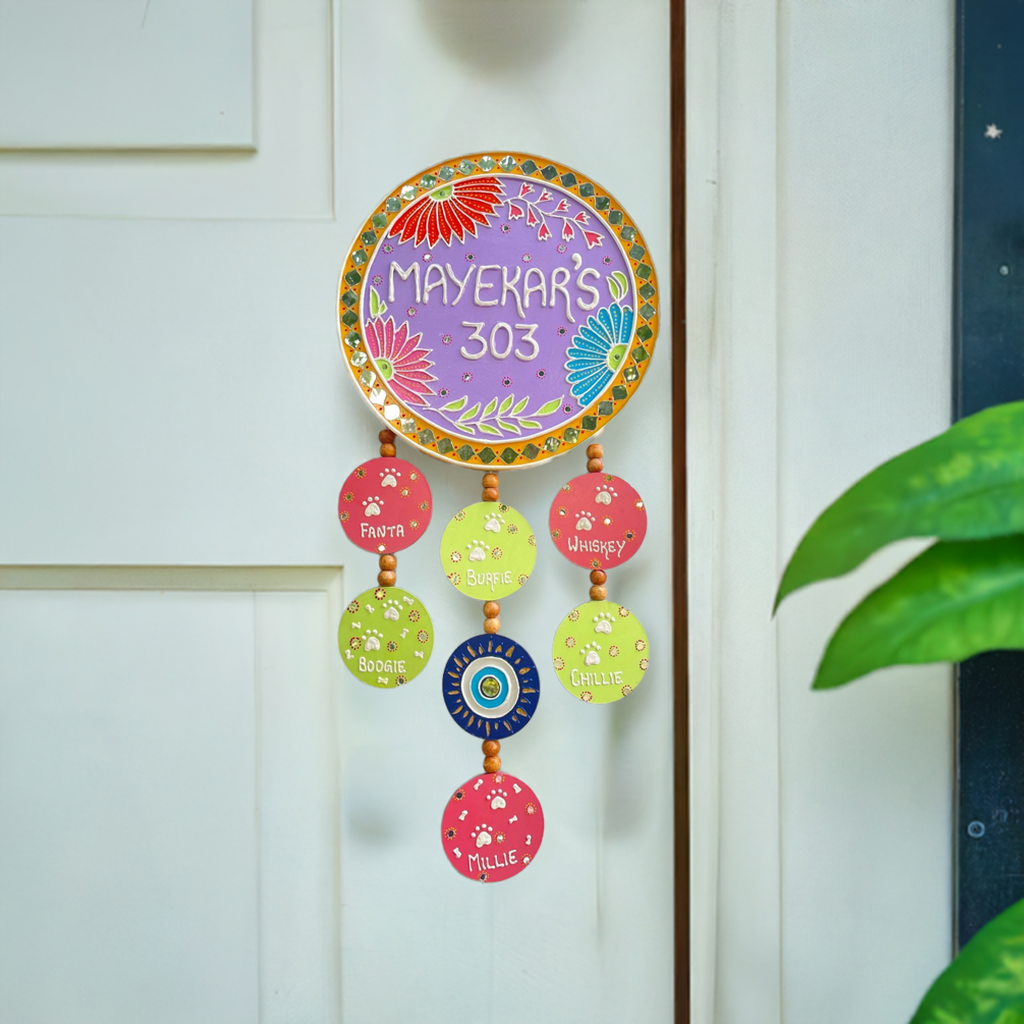Lippan Art Round Shape Nameplate with Pet Names Hanging