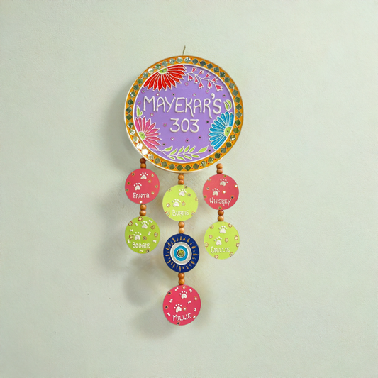 Lippan Art Round Shape Nameplate with Pet Names Hanging